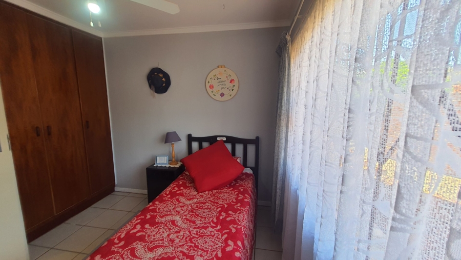 2 Bedroom Property for Sale in Langenhovenpark Free State